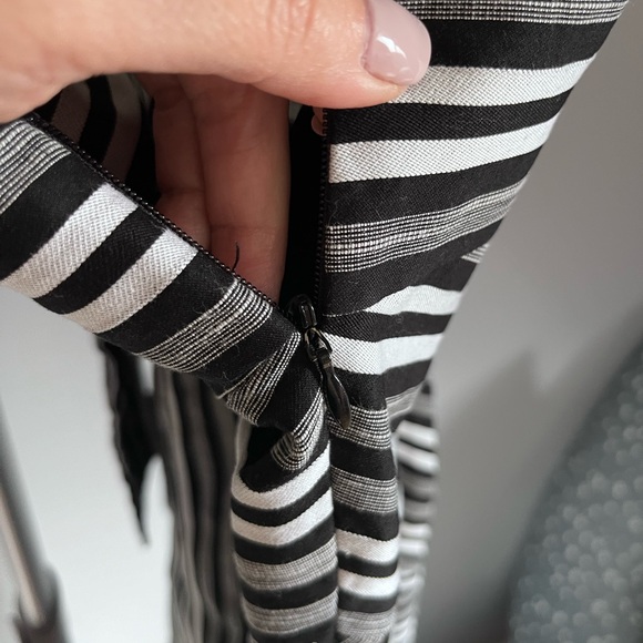 Milly Black and White striped skirt - size 2 - Picture 5 of 9